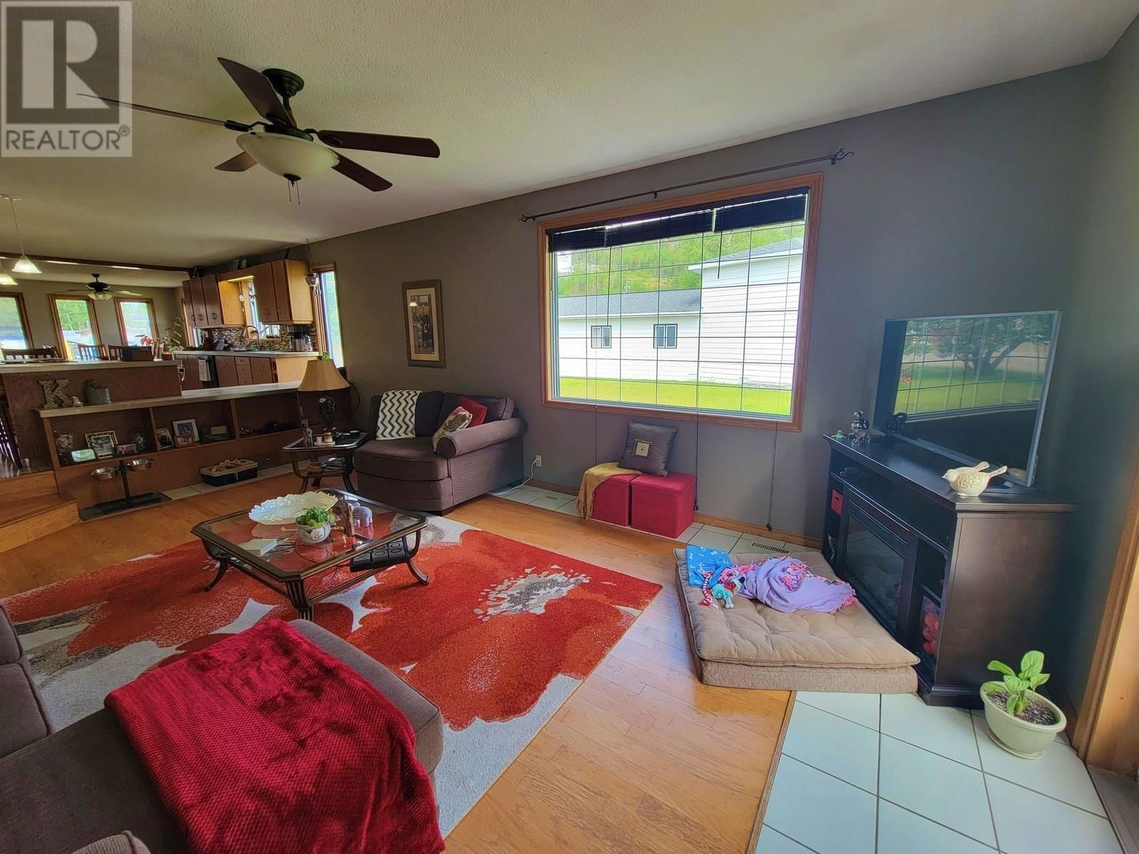104 CENTENNIAL DR Image 15