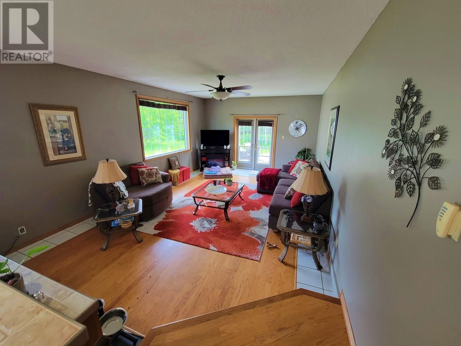 104 CENTENNIAL DR Image 16
