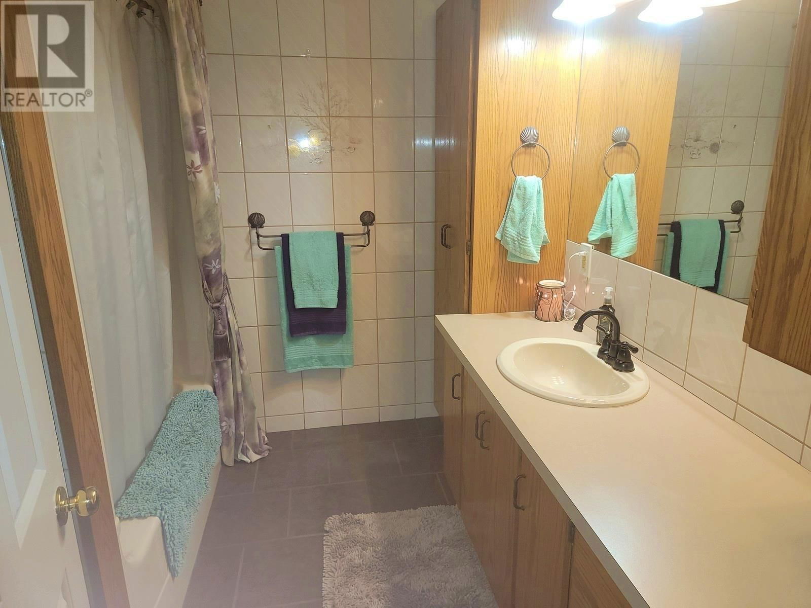 104 CENTENNIAL DR Image 35