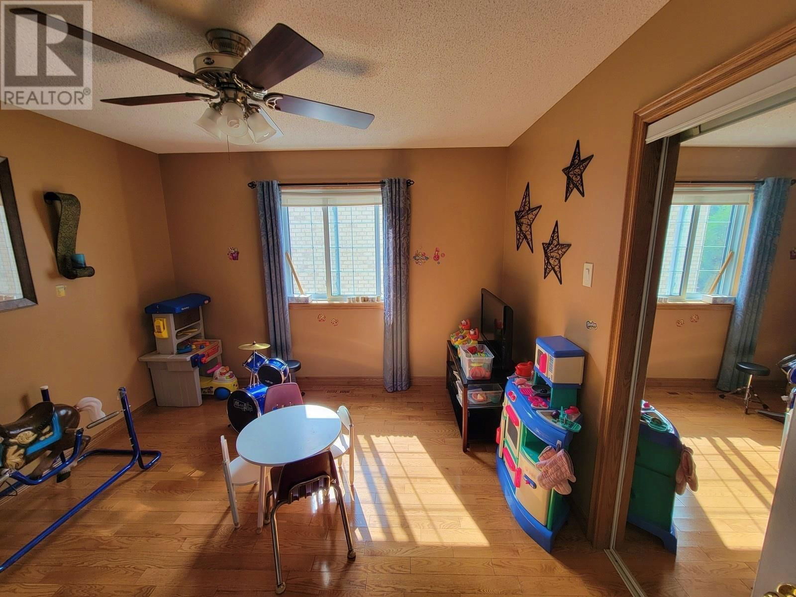 104 CENTENNIAL DR Image 43