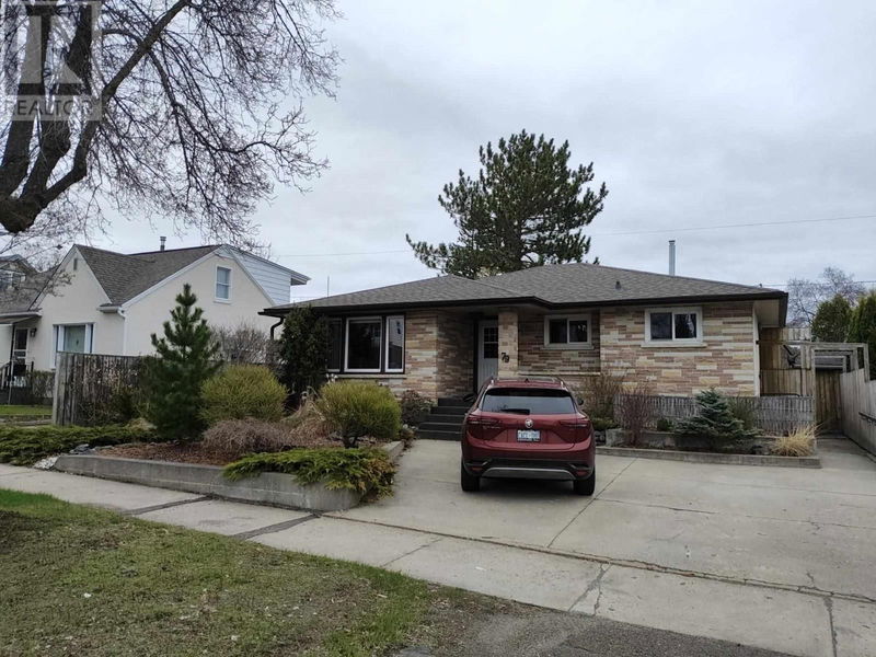 79 Ray Blvd Thunder Bay, Ontario