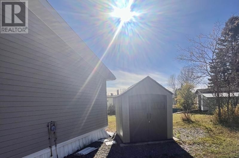 209 ALGOMA ST Image 25