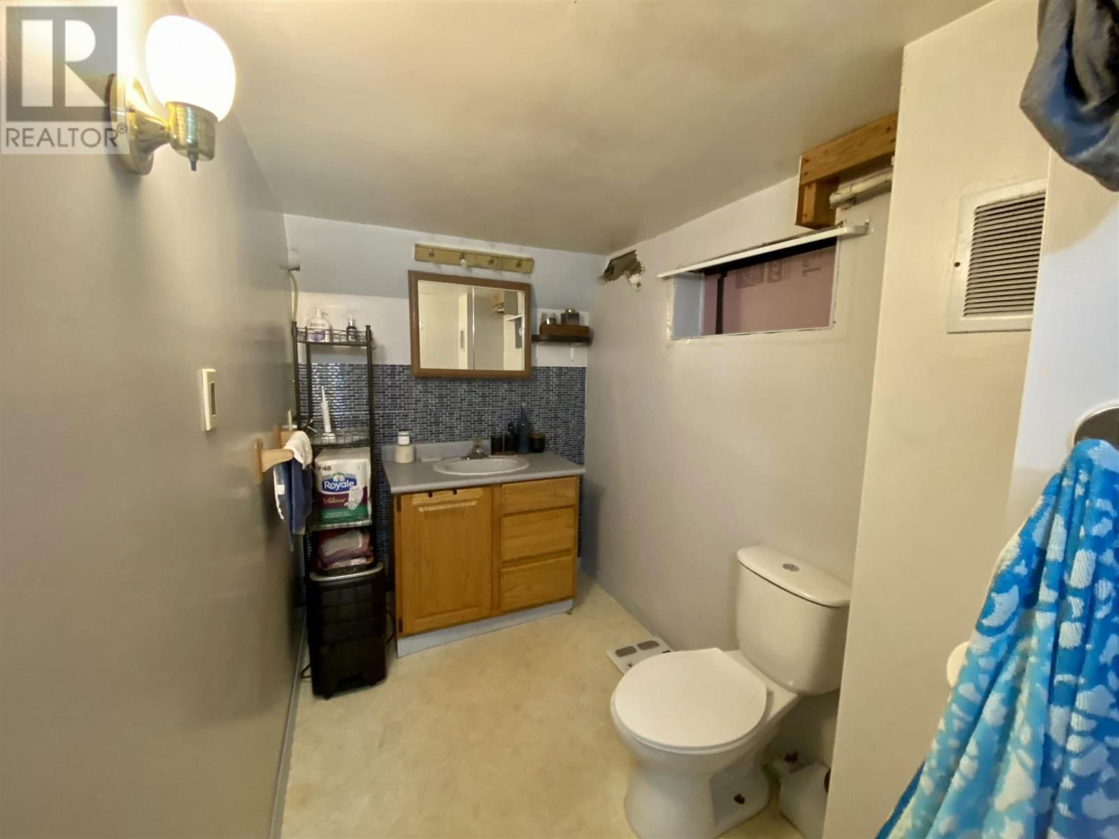 16 JOHNSON AVE Image 20