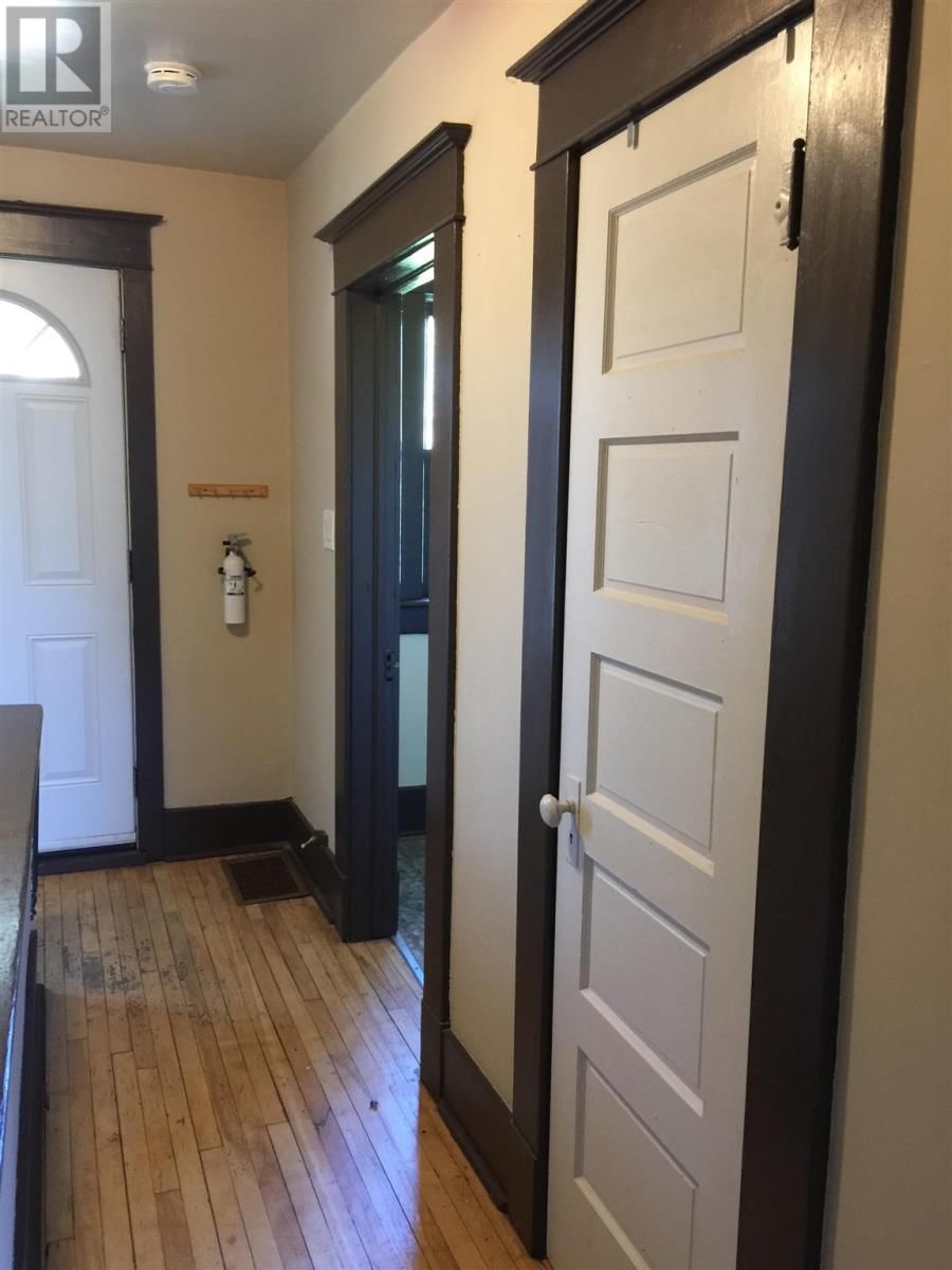 16 JOHNSON AVE Image 27