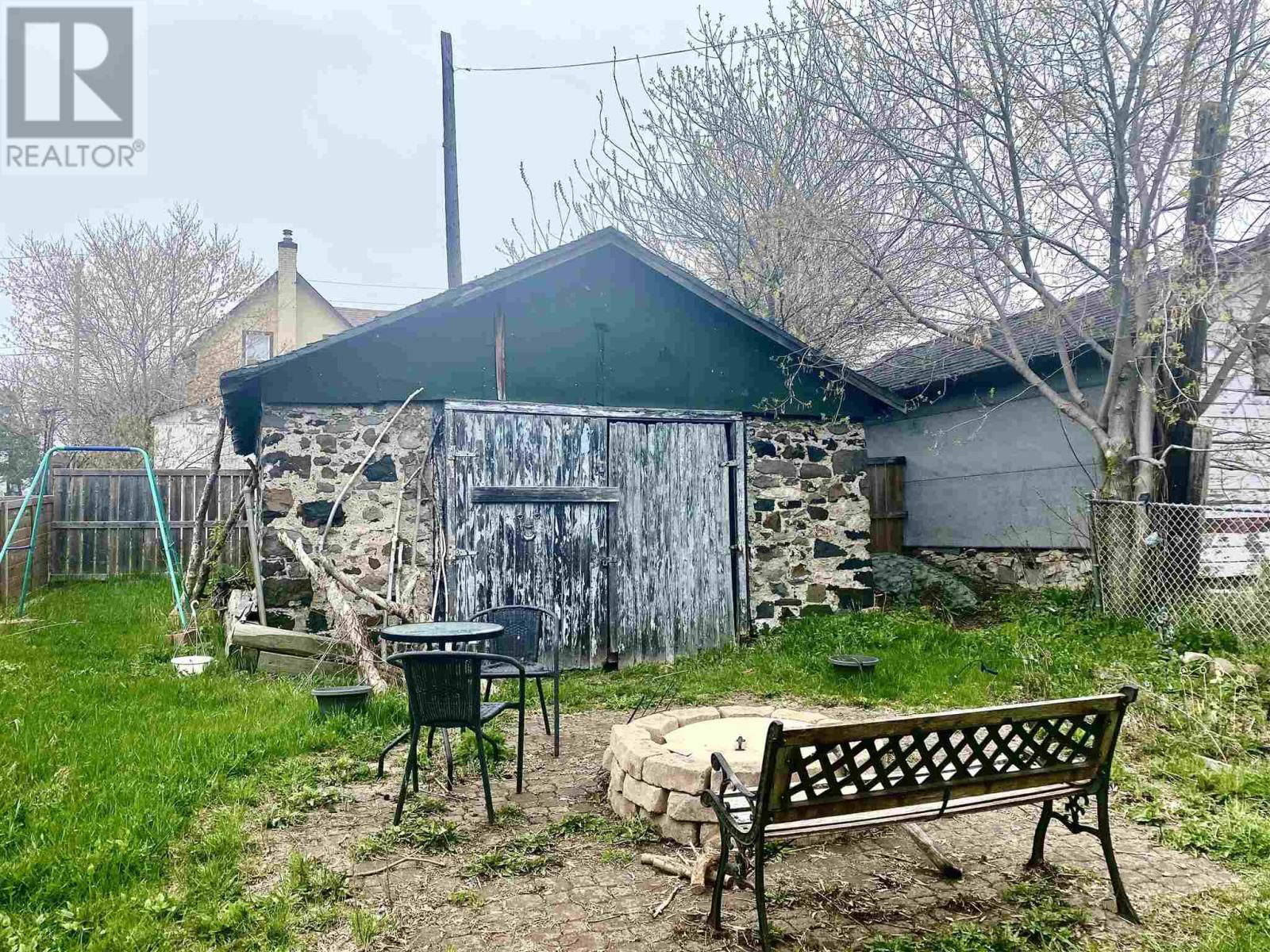 16 JOHNSON AVE Image 3