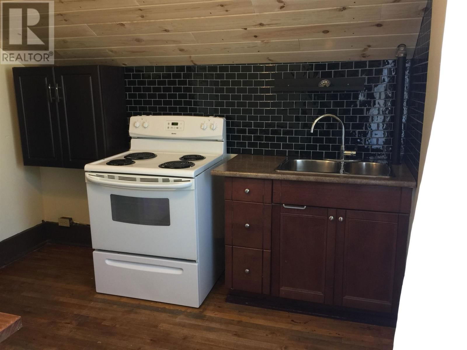 16 JOHNSON AVE Image 33