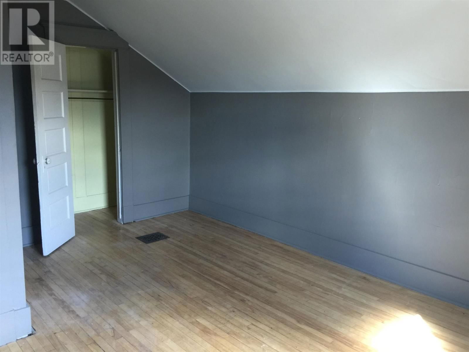 16 JOHNSON AVE Image 35