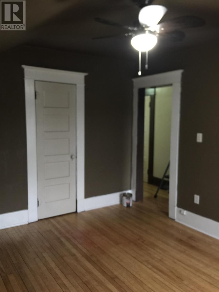 16 JOHNSON AVE Image 38