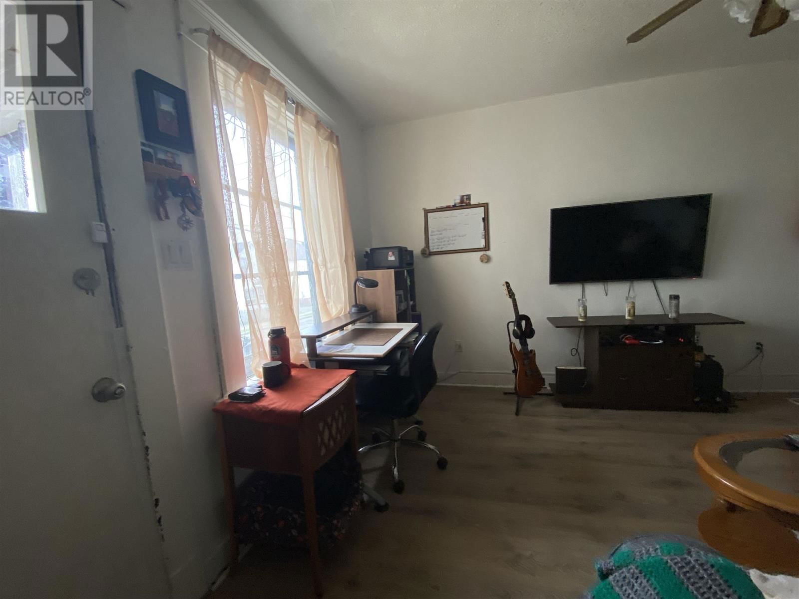 16 JOHNSON AVE Image 9