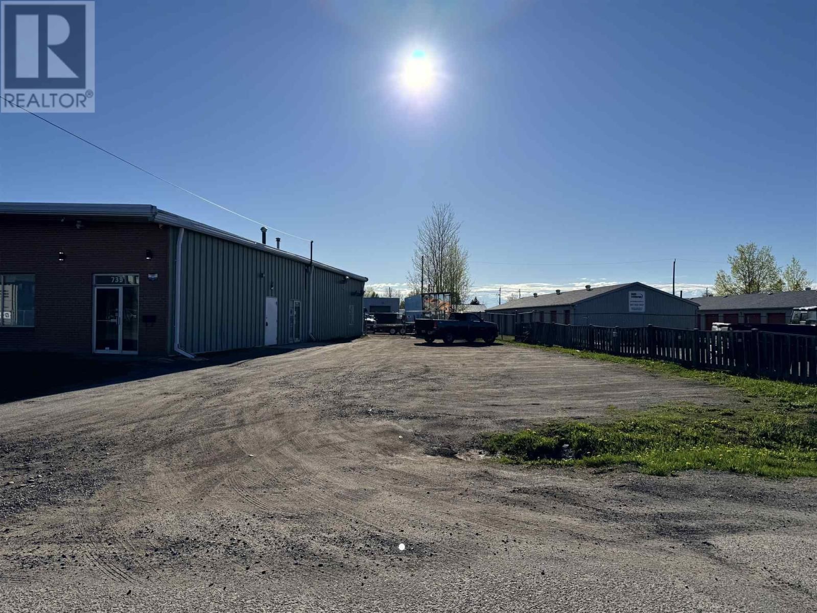 739 HAROLD CRES Image 2