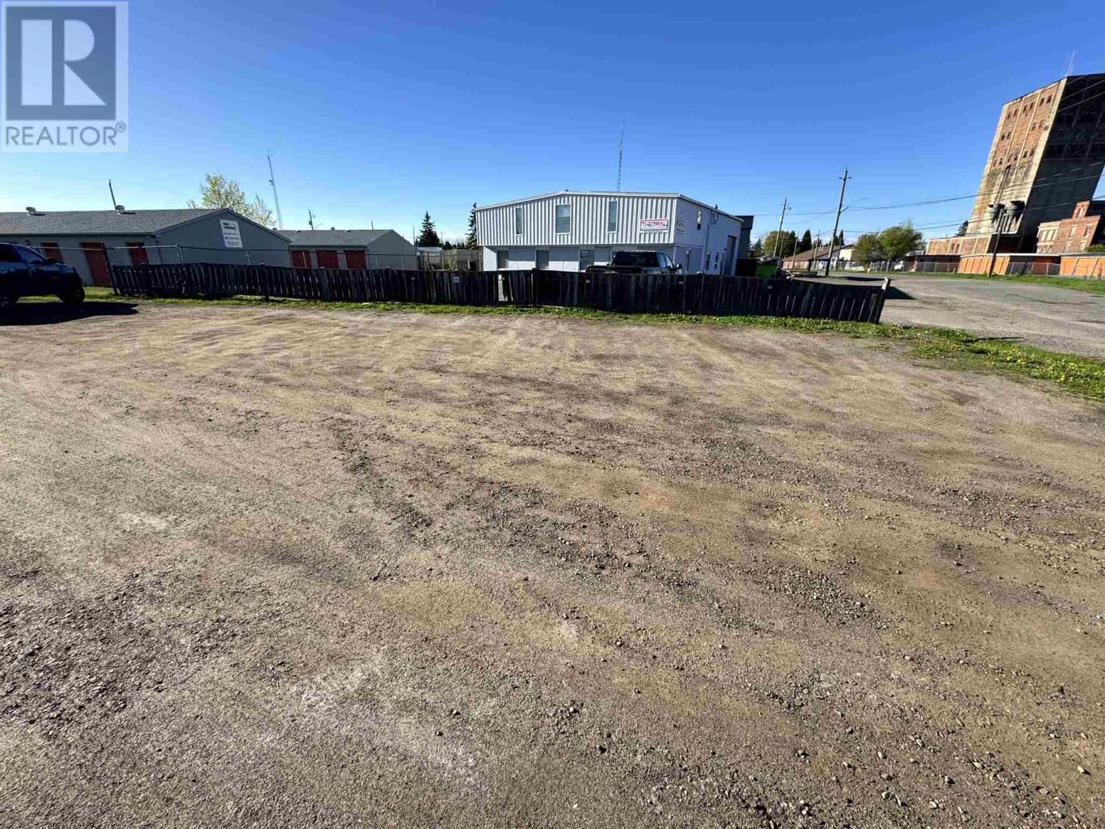 739 HAROLD CRES Image 3