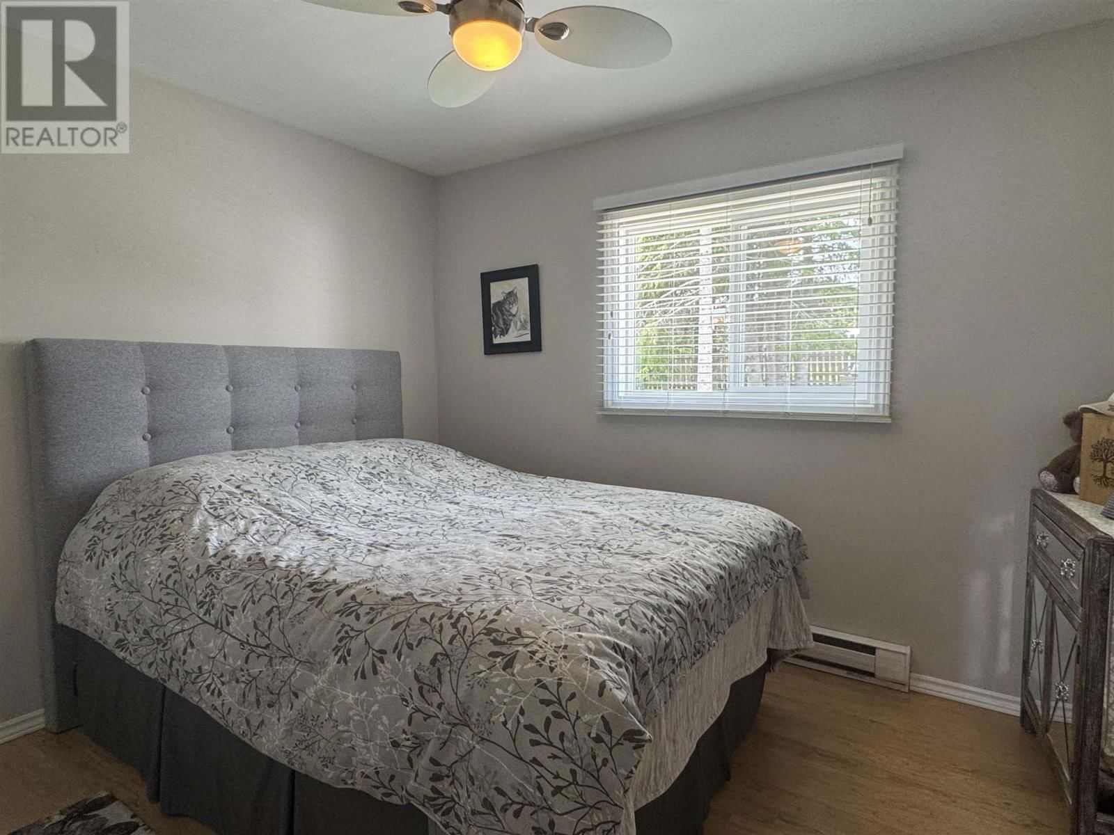 14 FLICKER AVE Image 10