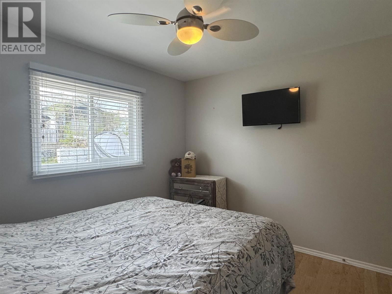 14 FLICKER AVE Image 12