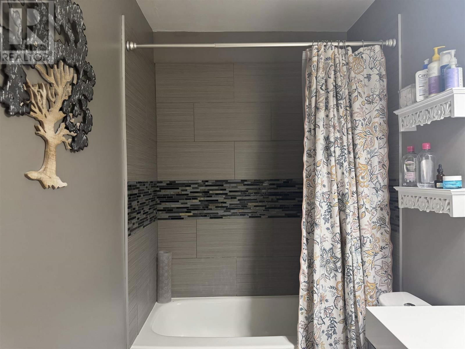 14 FLICKER AVE Image 14