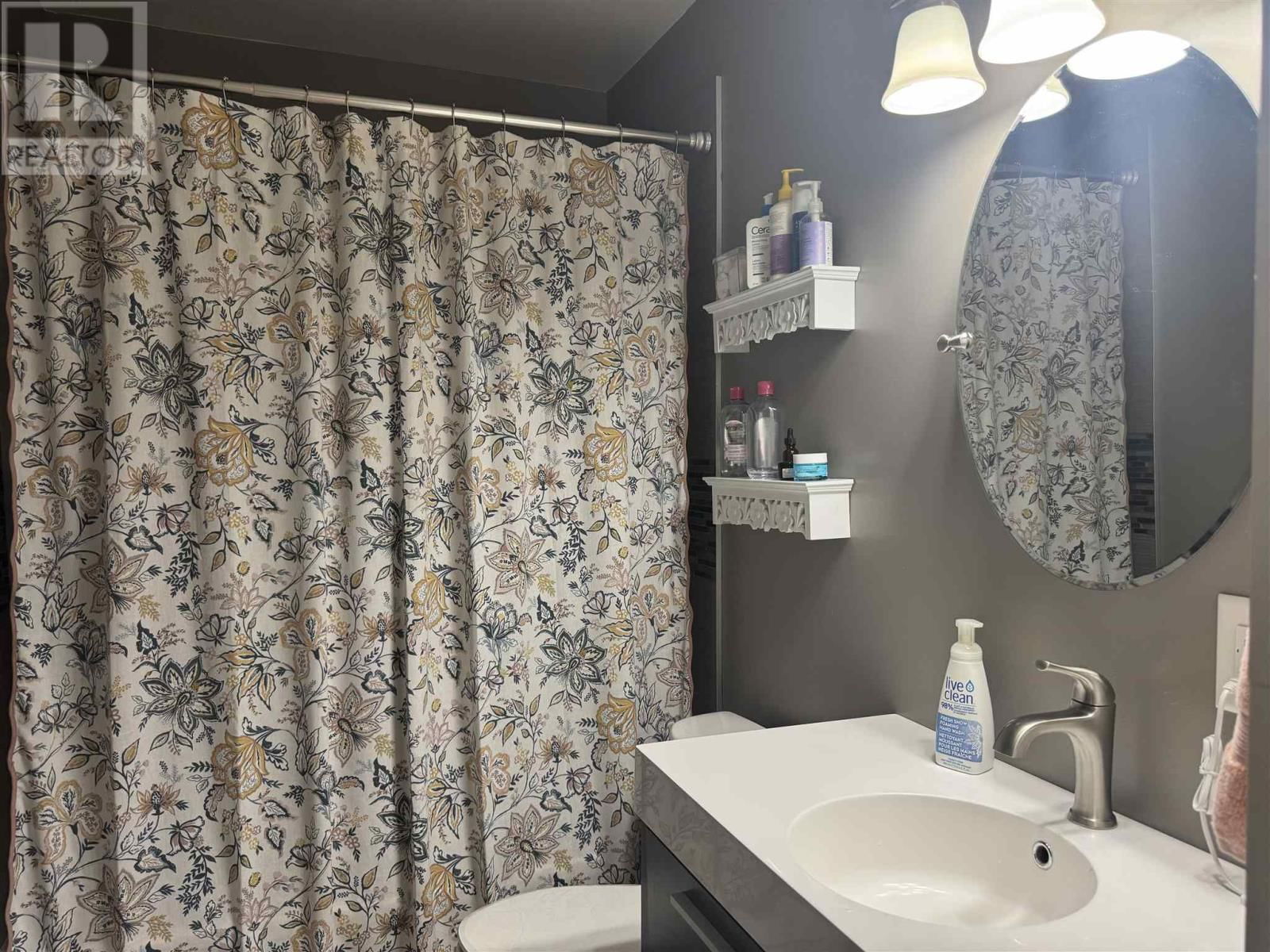 14 FLICKER AVE Image 15