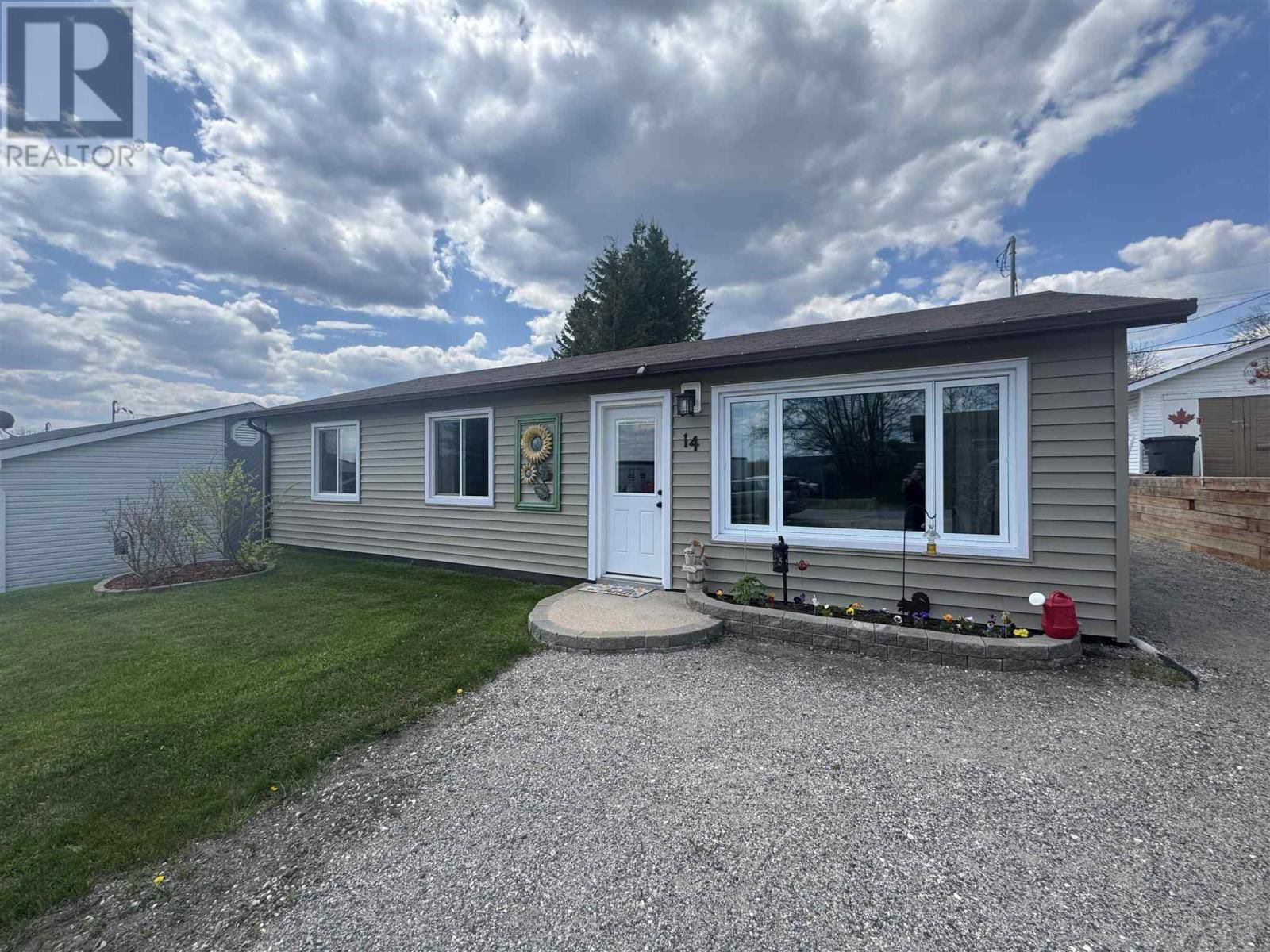 14 FLICKER AVE Image 23