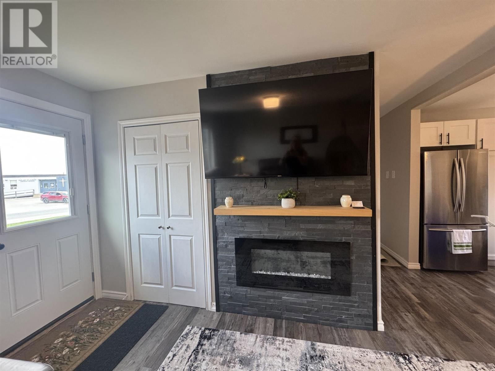 14 FLICKER AVE Image 7
