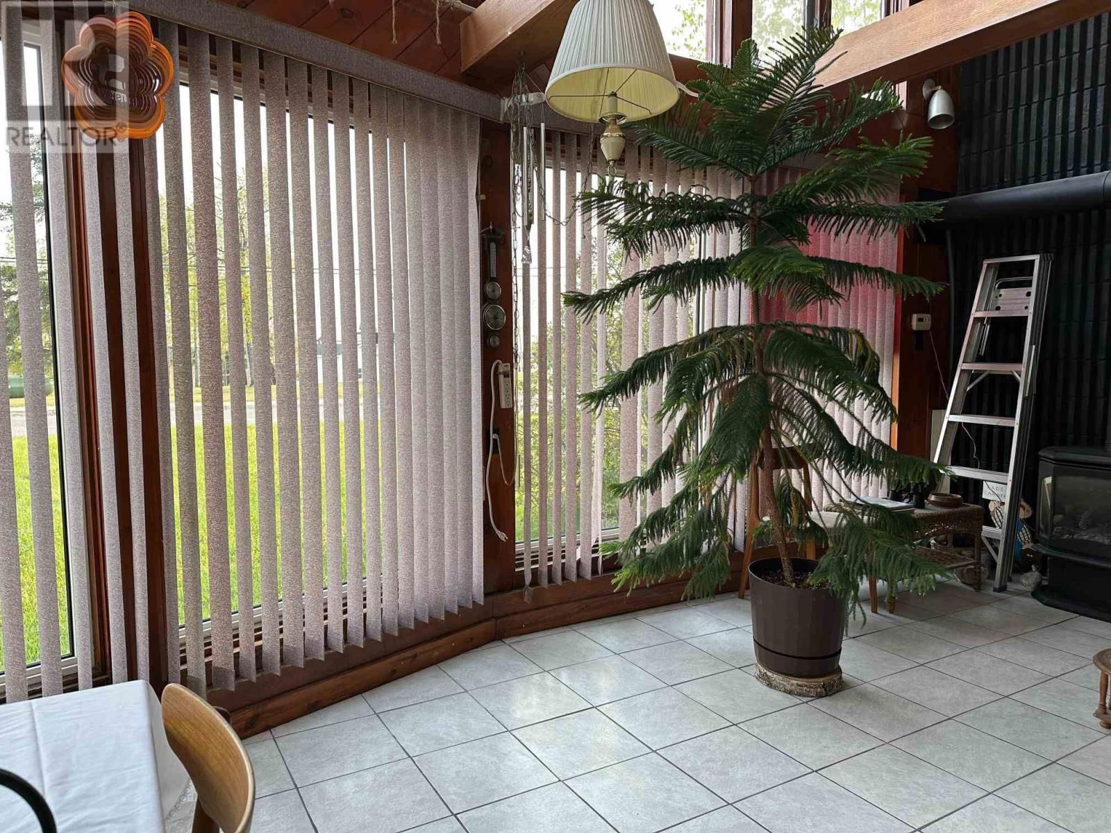 12 HUDSON DR Image 17
