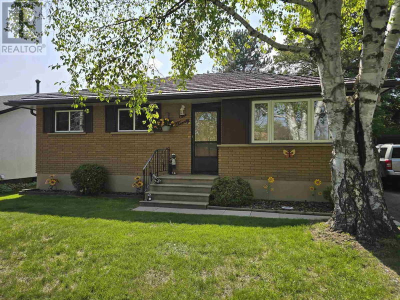 120 Black Bay Cres Thunder Bay, Ontario