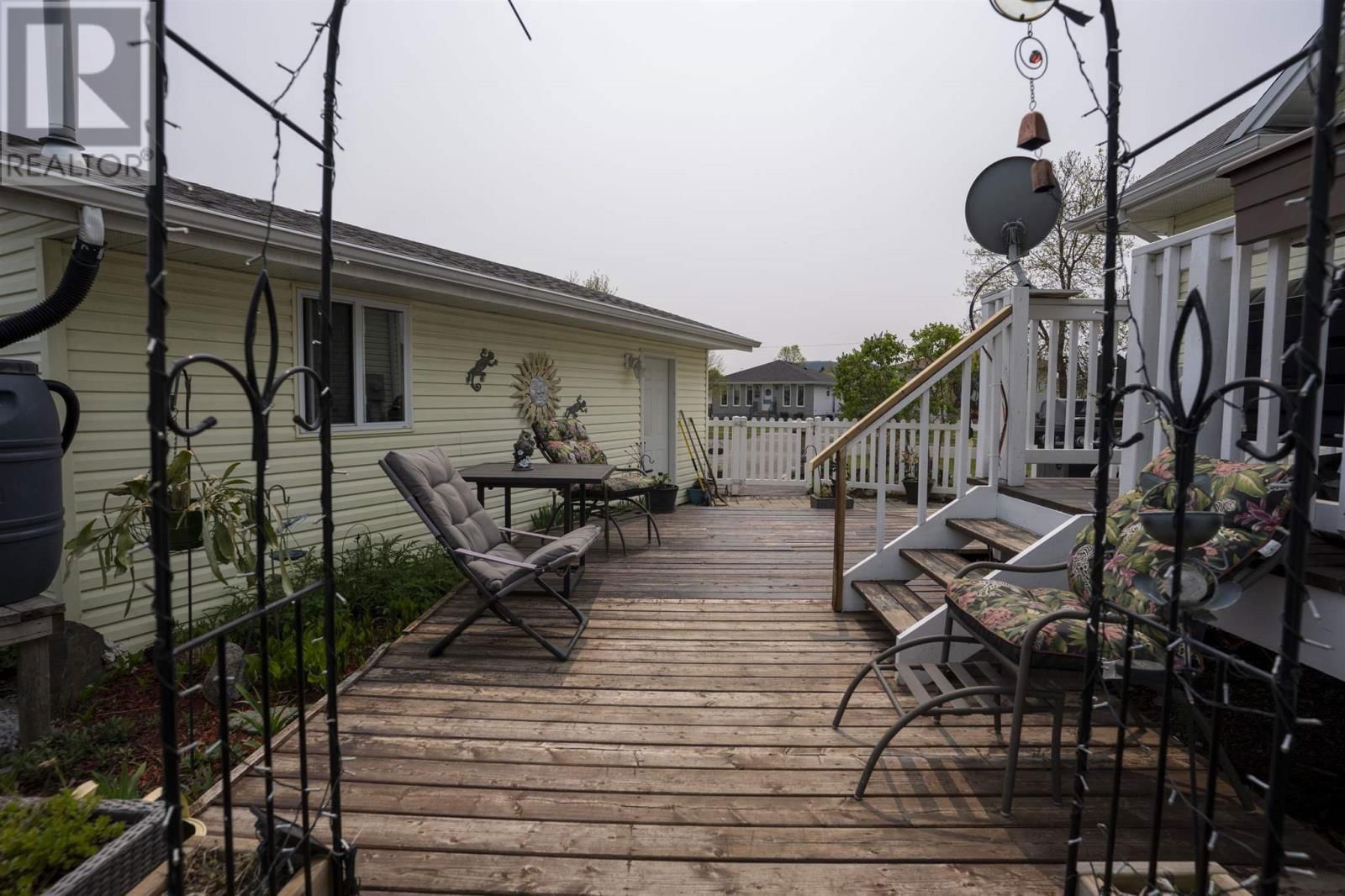 301 CARIBOU CRES Image 11