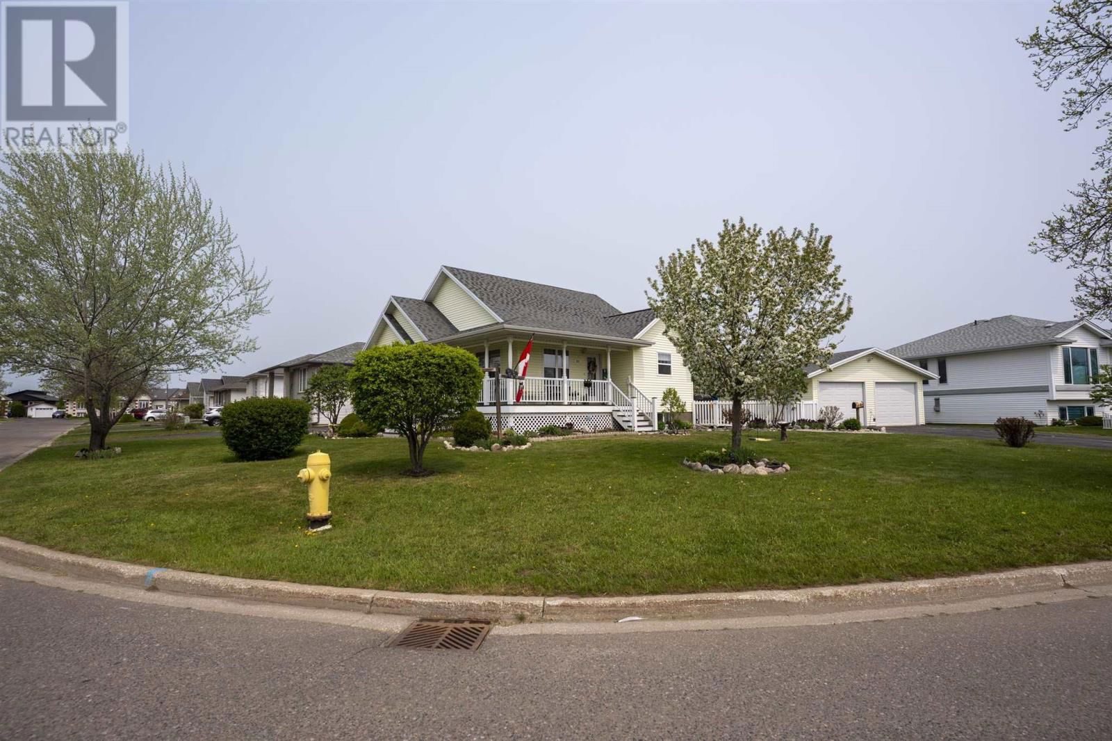 301 CARIBOU CRES Image 12