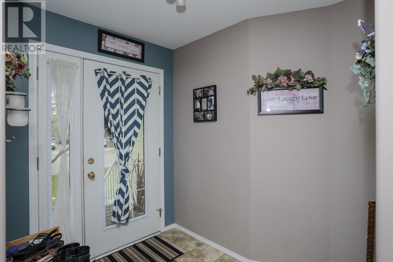 301 CARIBOU CRES Image 14
