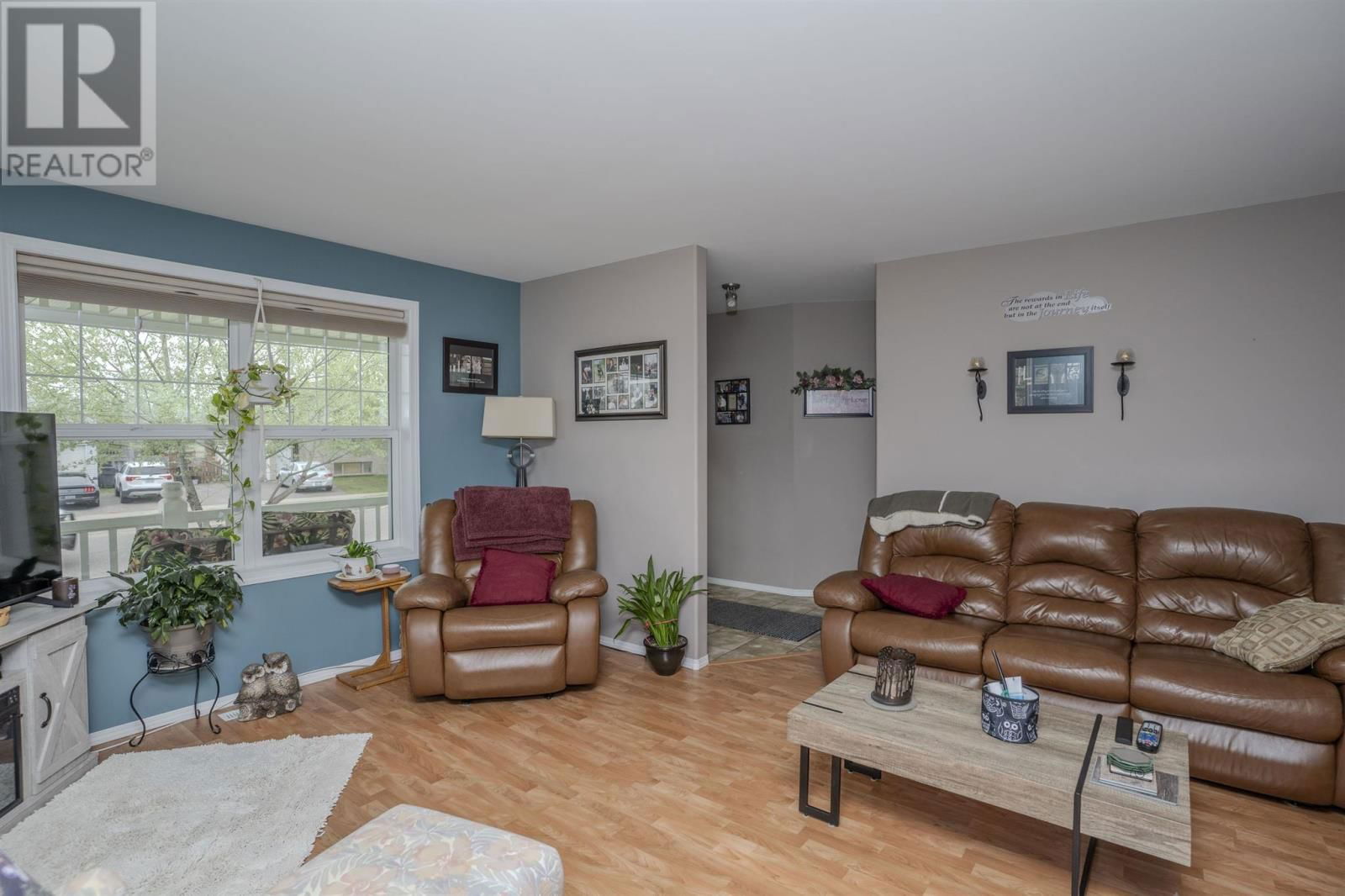 301 CARIBOU CRES Image 15
