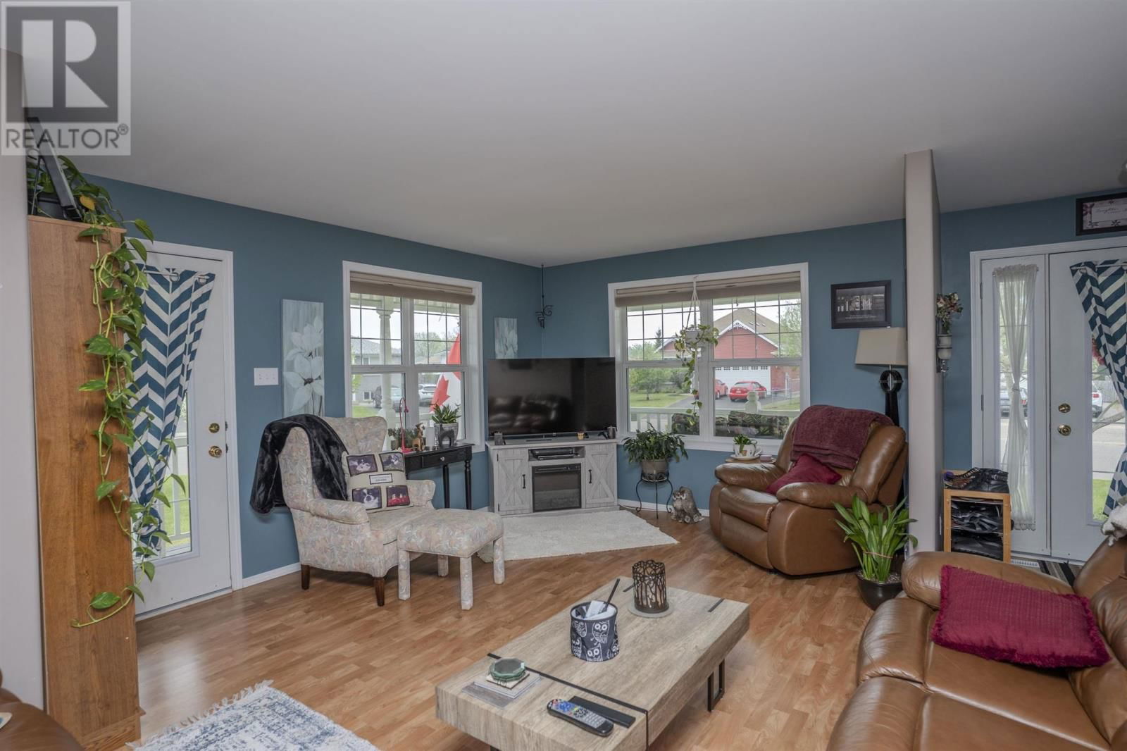301 CARIBOU CRES Image 16