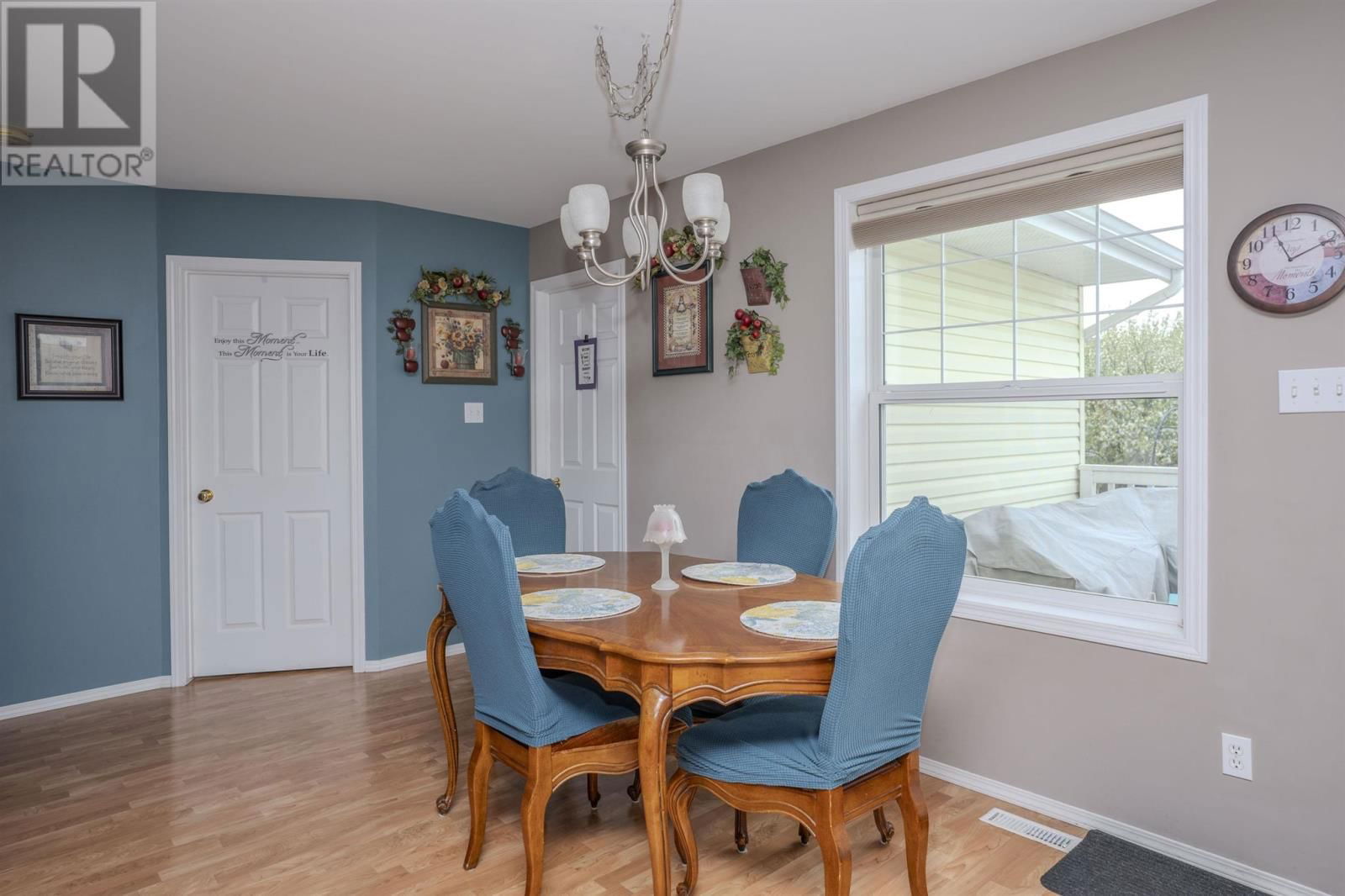 301 CARIBOU CRES Image 19