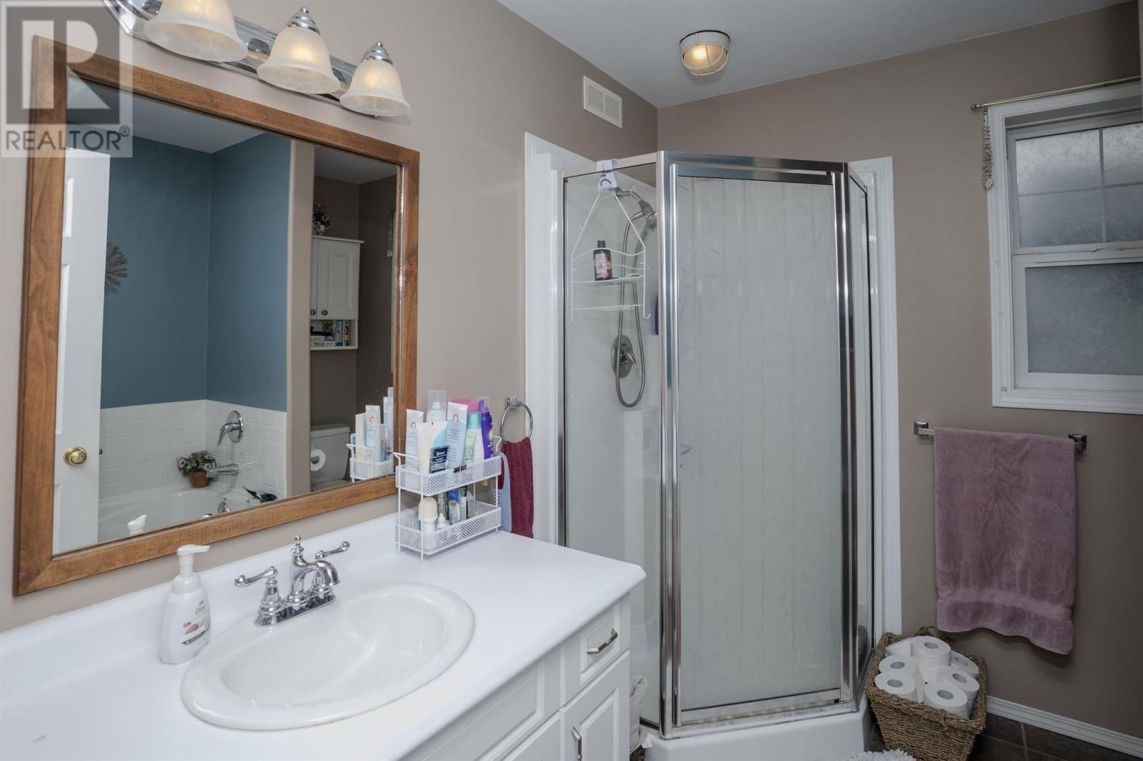 301 CARIBOU CRES Image 27