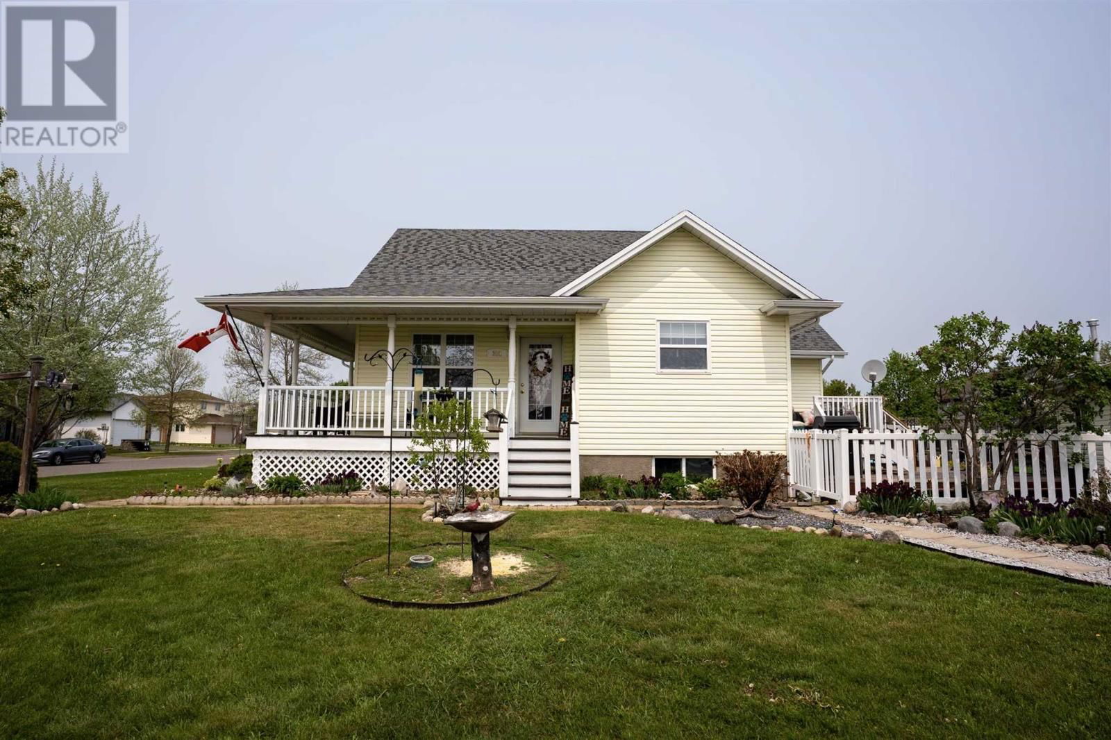 301 CARIBOU CRES Image 3