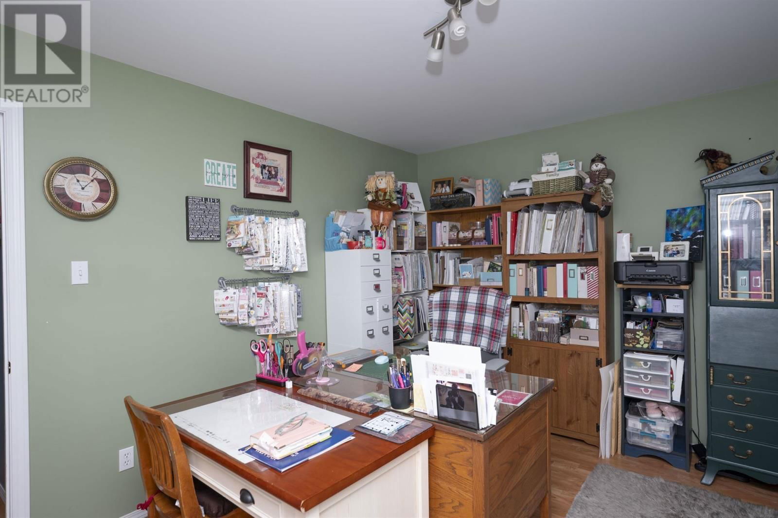 301 CARIBOU CRES Image 32