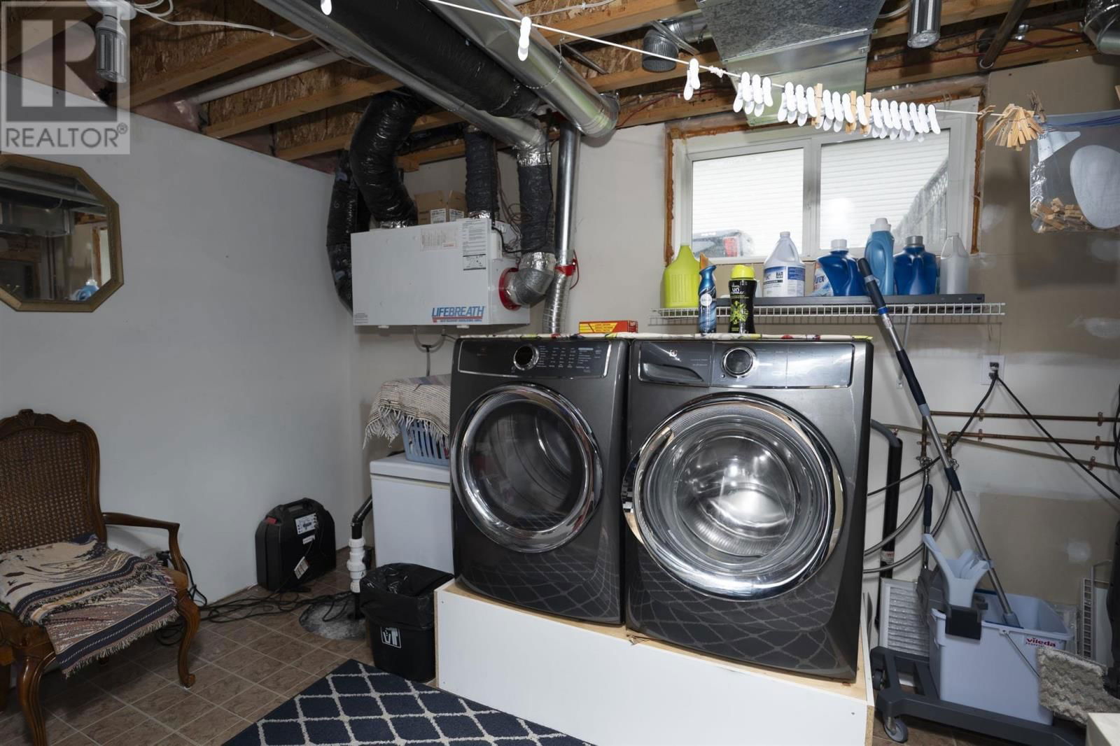 301 CARIBOU CRES Image 34