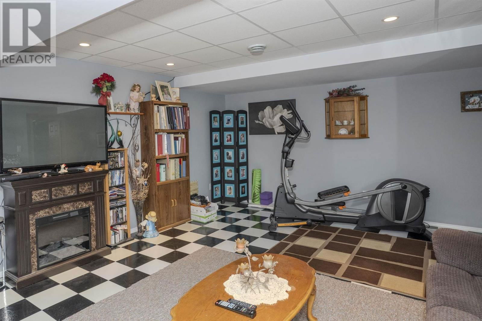 301 CARIBOU CRES Image 37