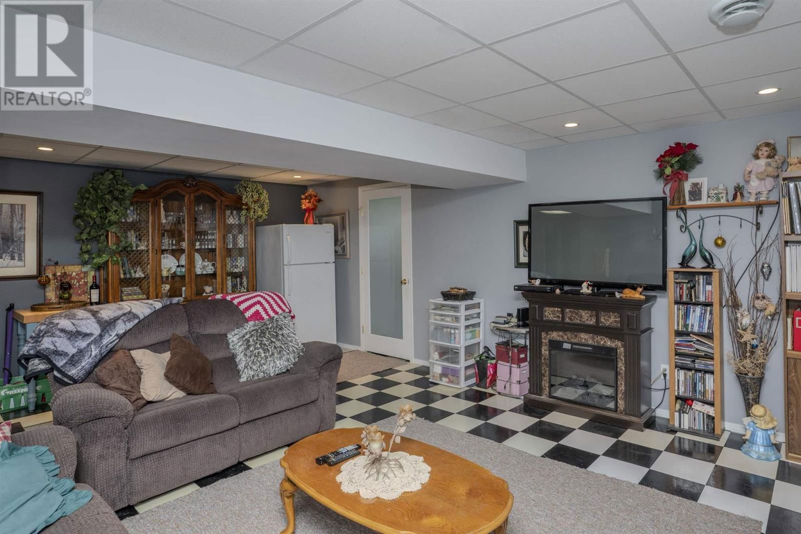 301 CARIBOU CRES Image 39