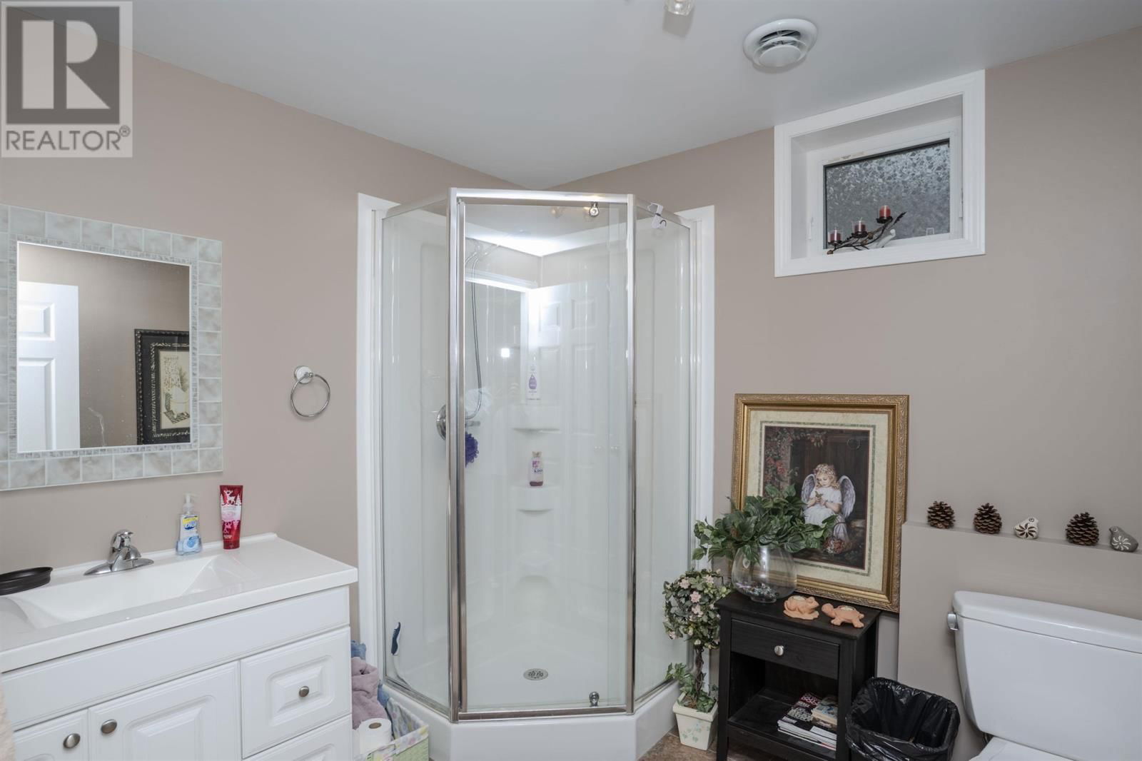 301 CARIBOU CRES Image 43
