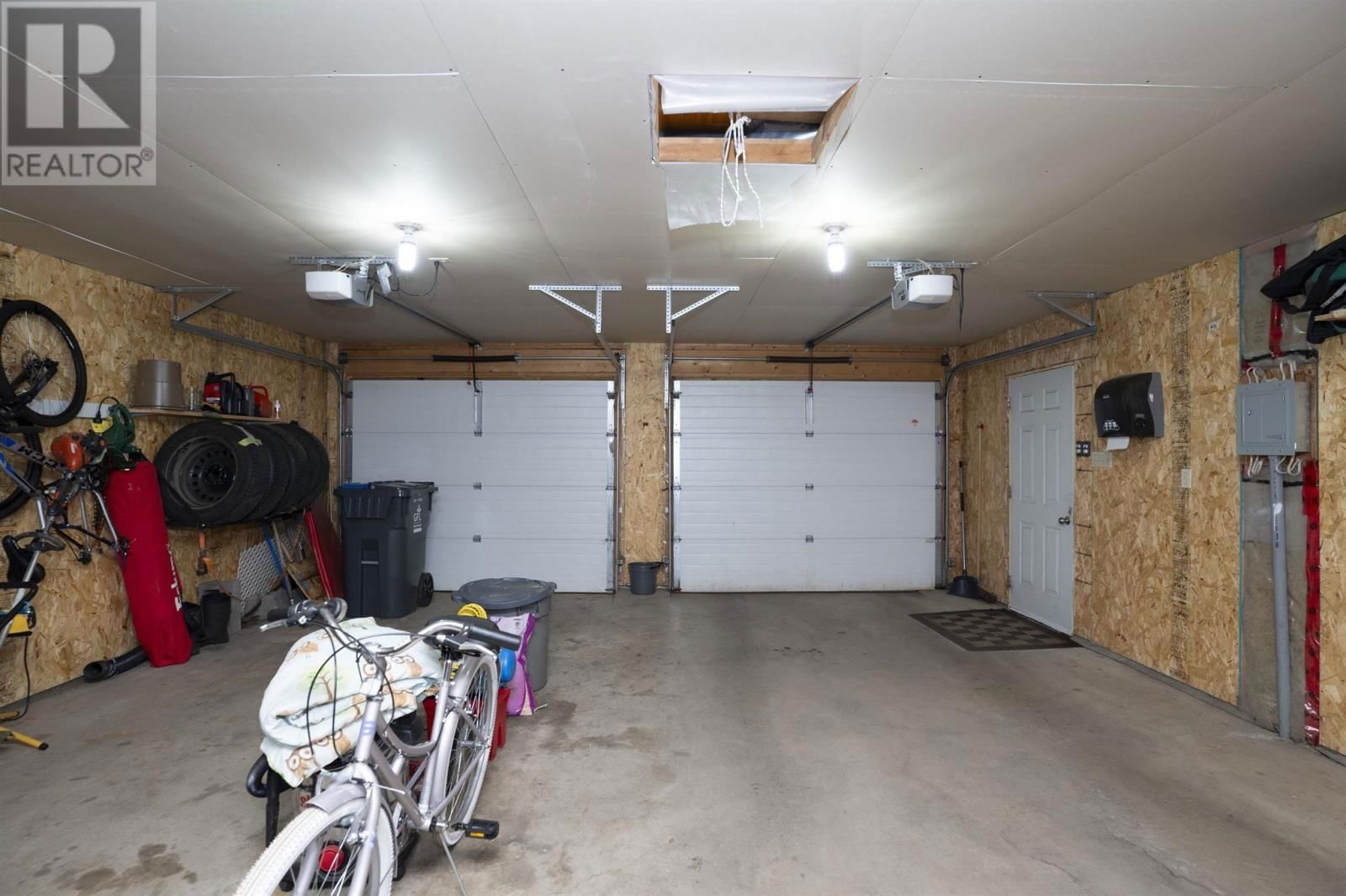 301 CARIBOU CRES Image 45