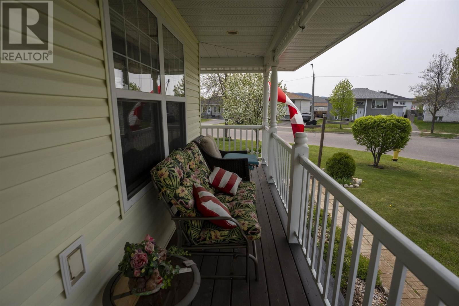 301 CARIBOU CRES Image 5