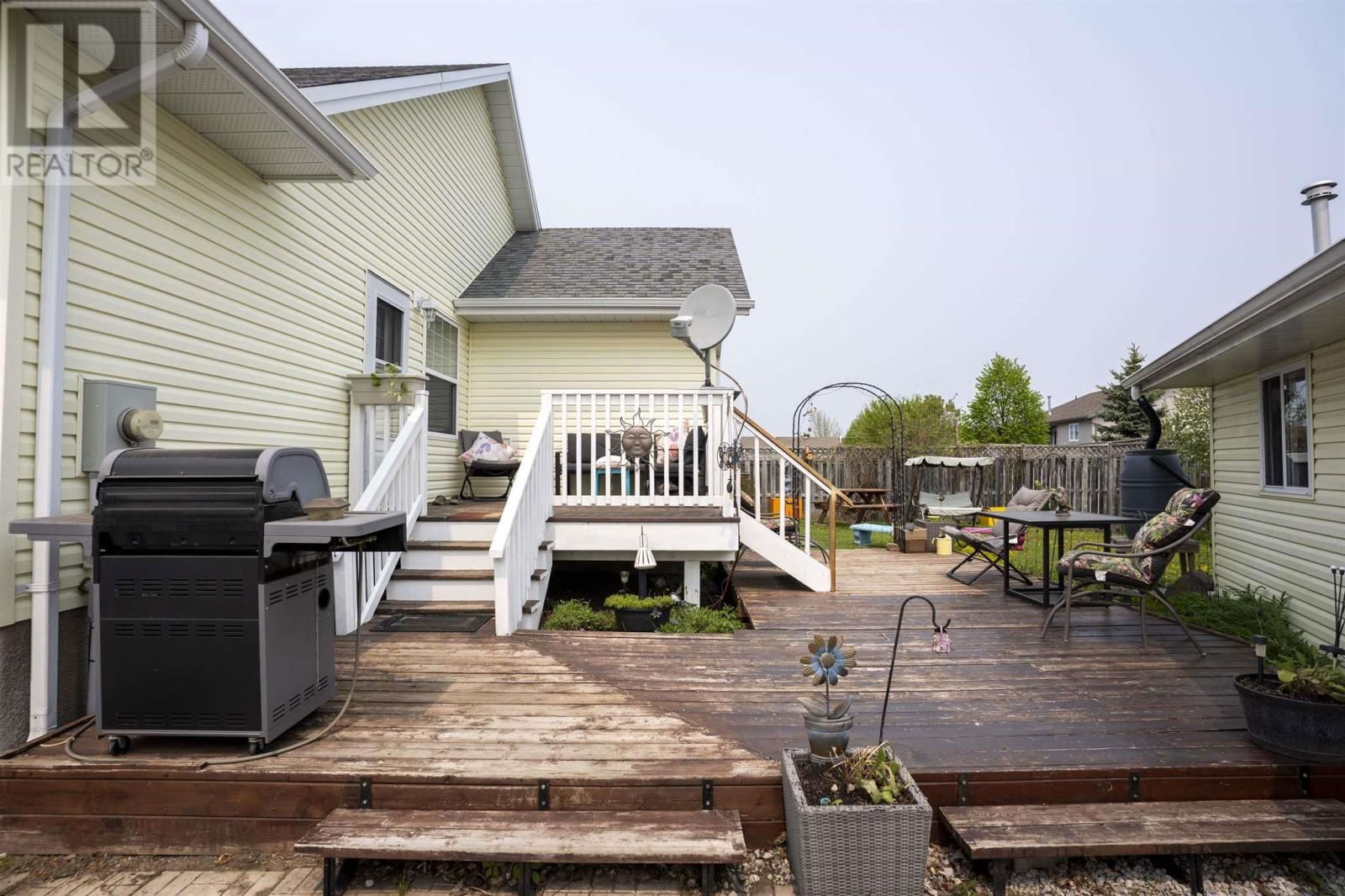 301 CARIBOU CRES Image 6