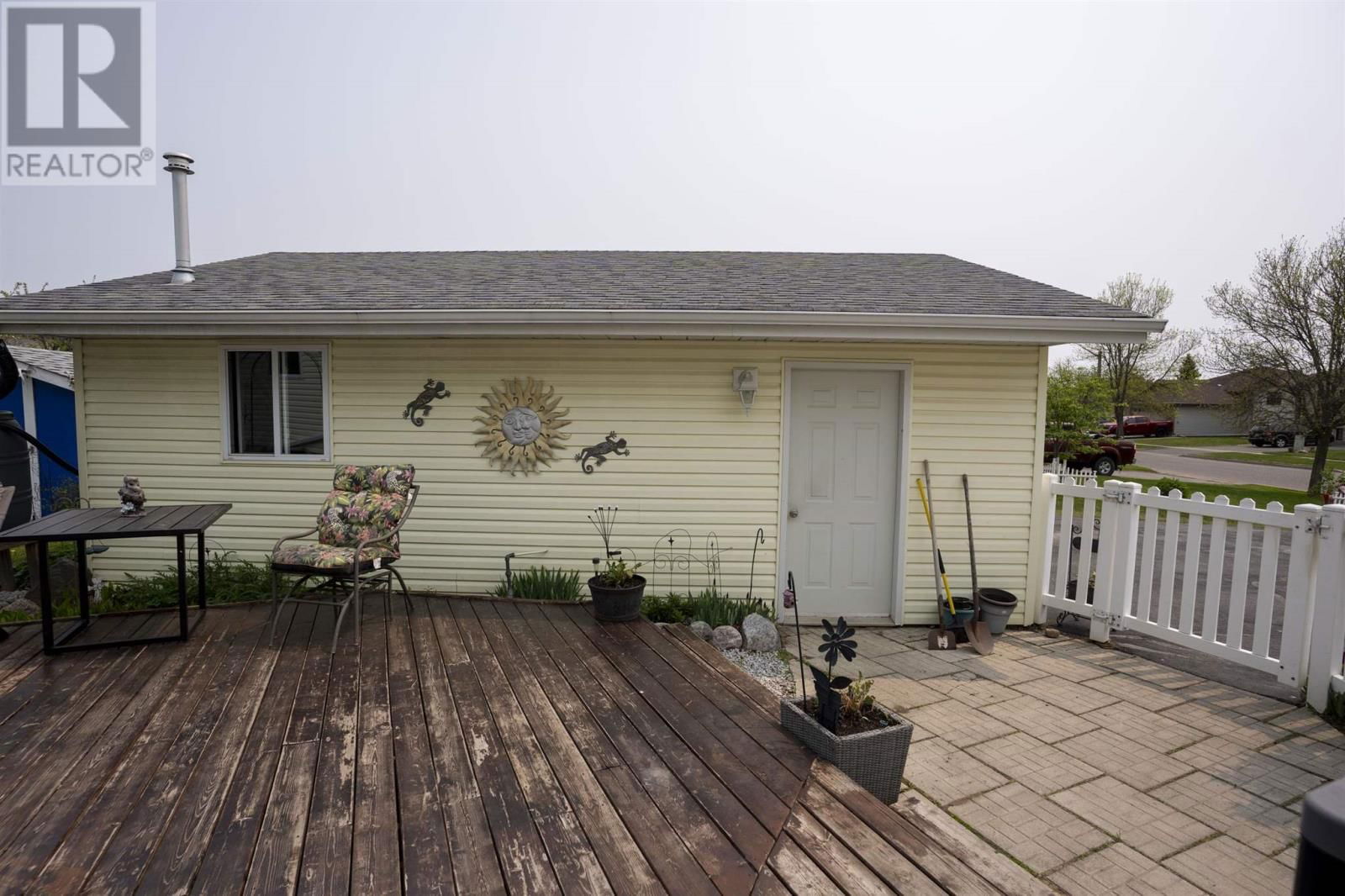 301 CARIBOU CRES Image 7