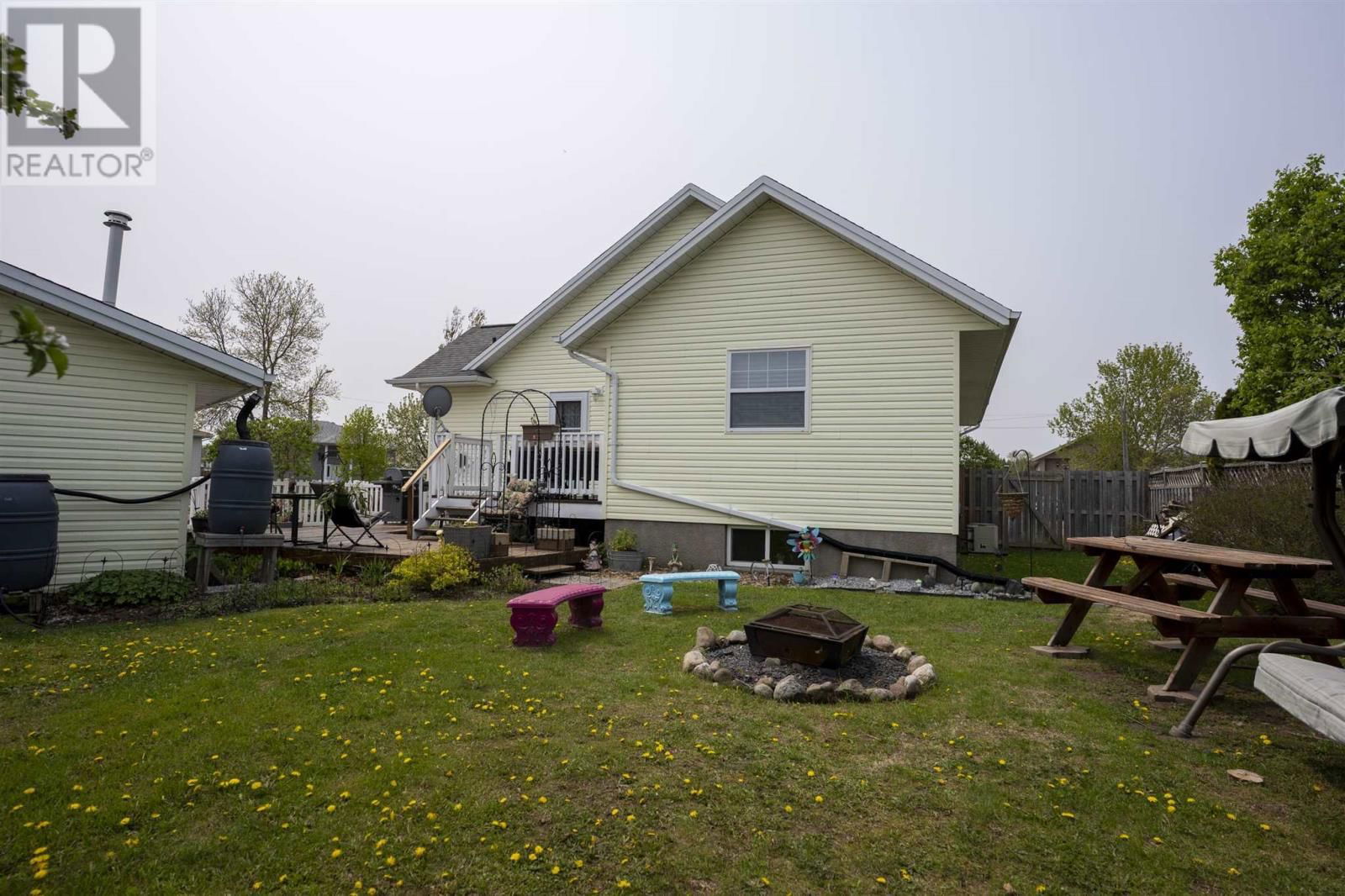 301 CARIBOU CRES Image 9