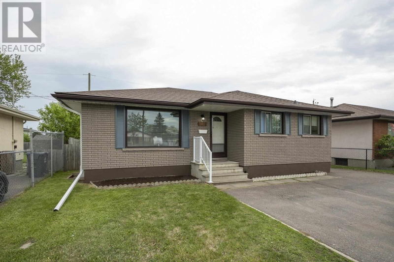 322 James St Thunder Bay, Ontario