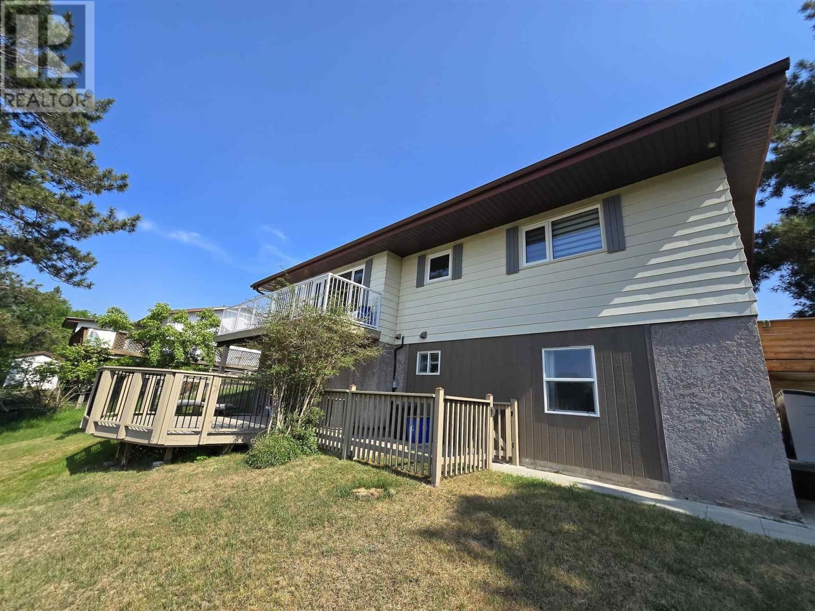 1517 VALLEY DR Image 1