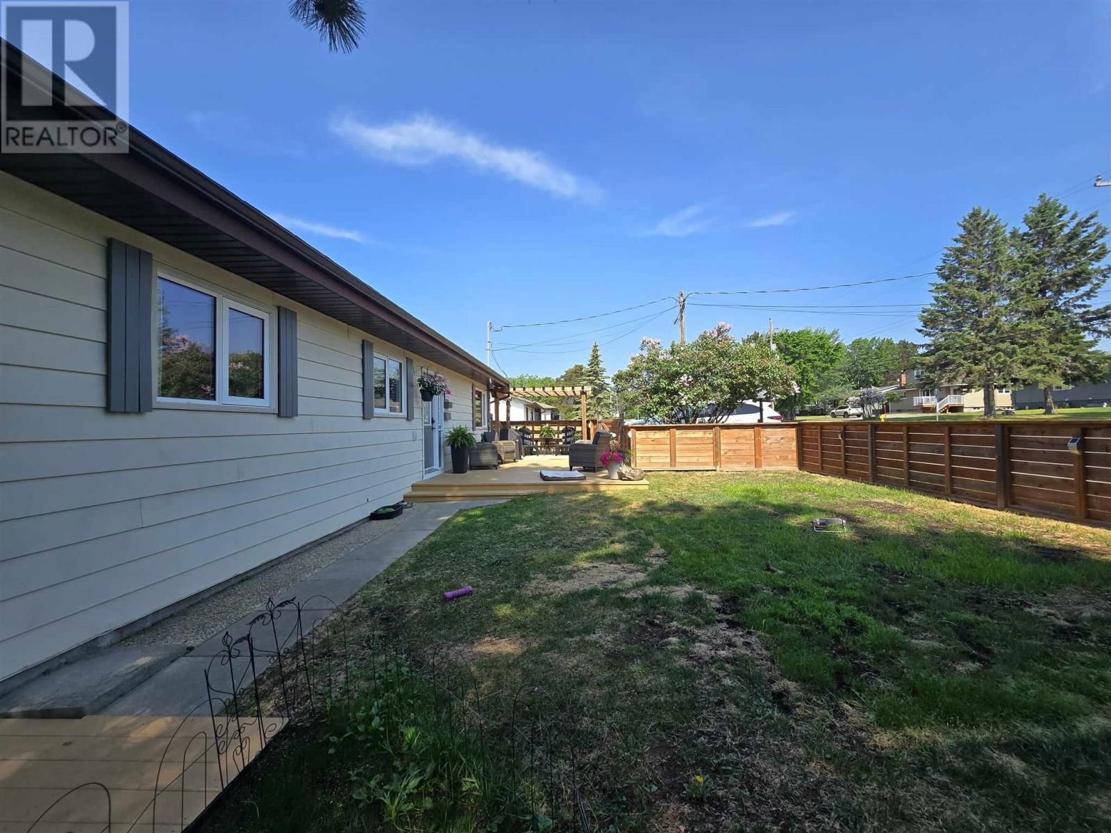 1517 VALLEY DR Image 2