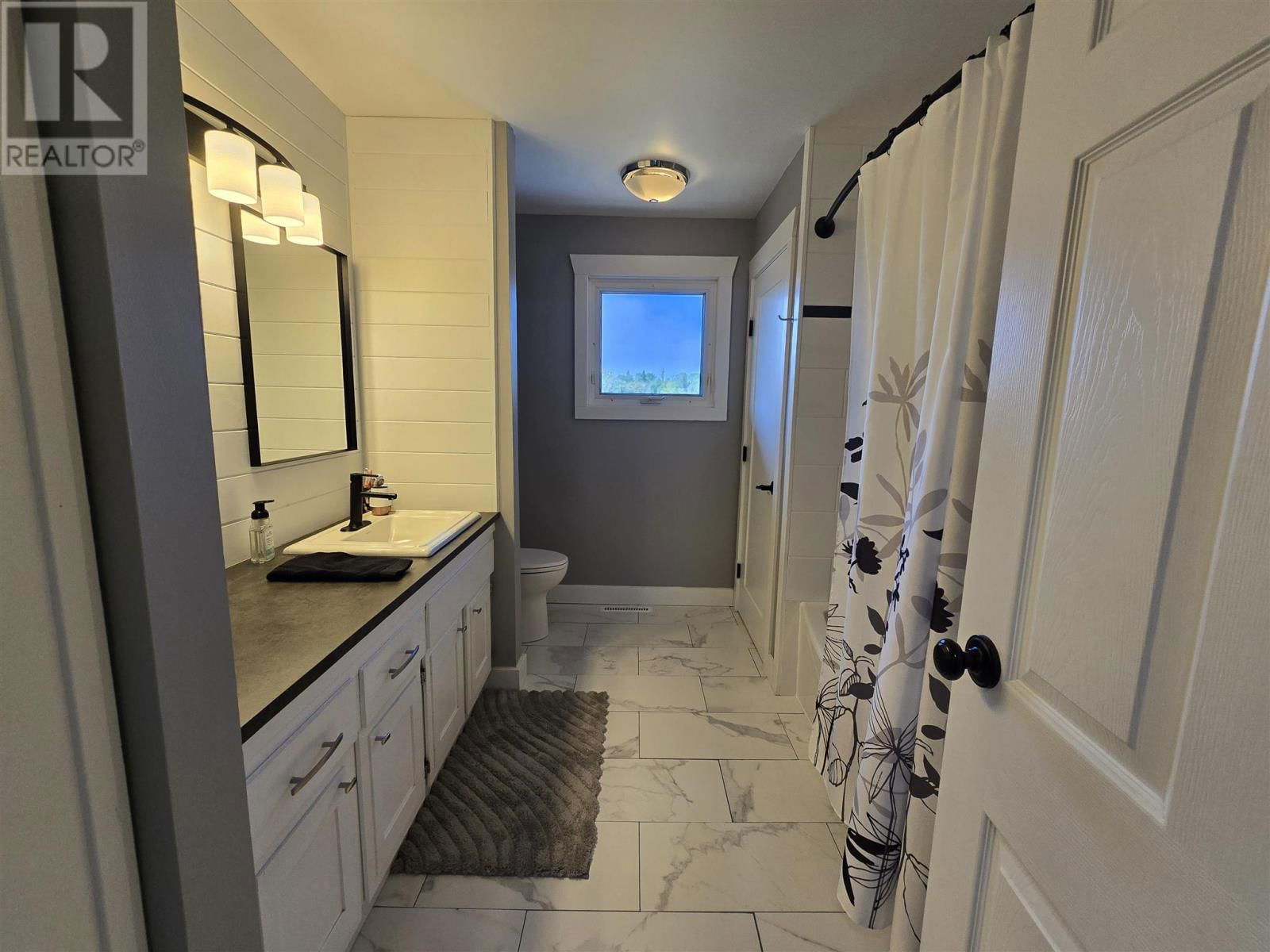 1517 VALLEY DR Image 21