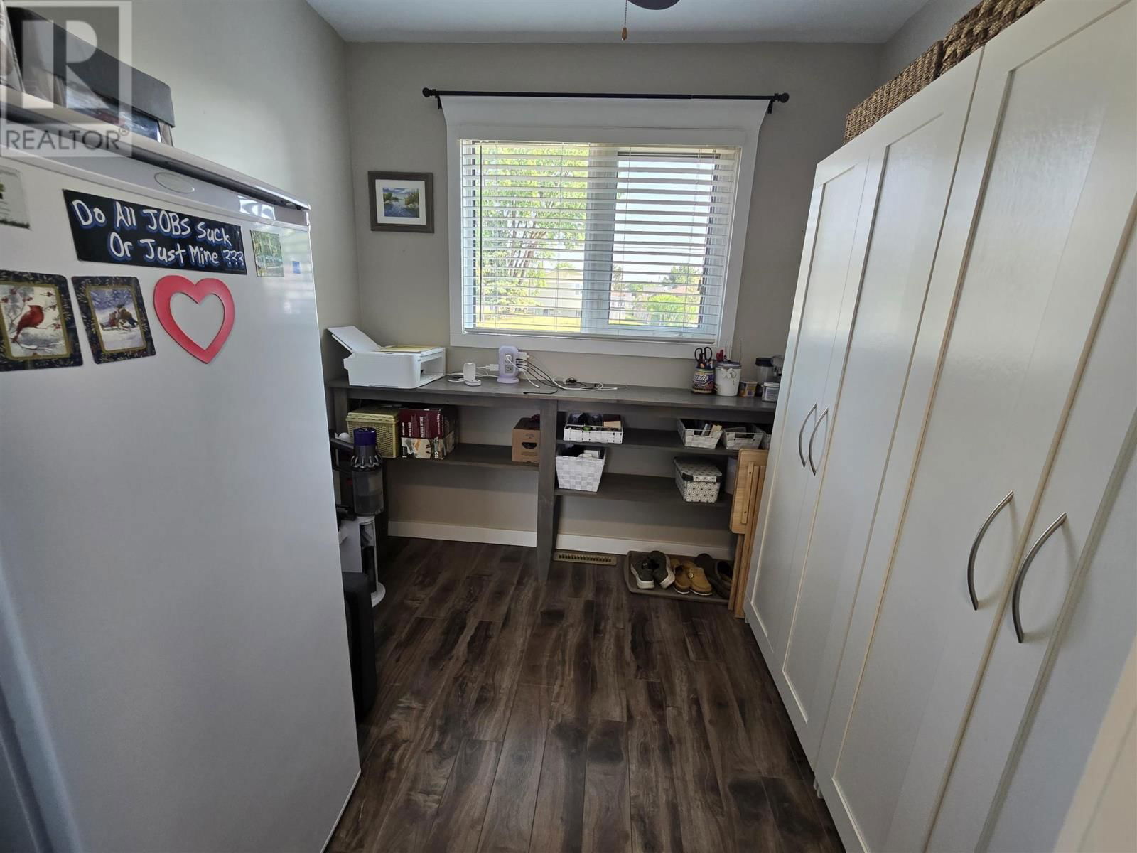 1517 VALLEY DR Image 23