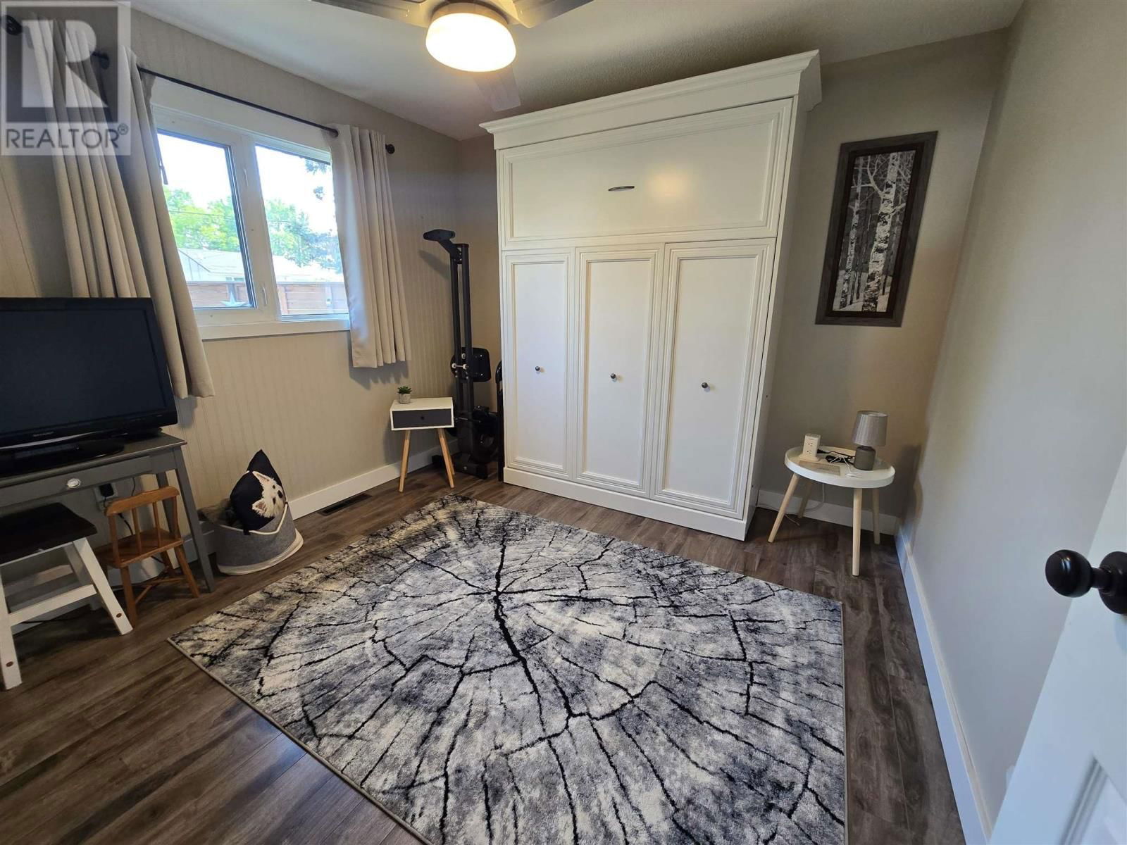 1517 VALLEY DR Image 25