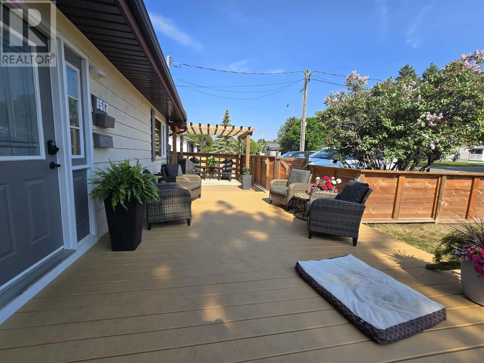 1517 VALLEY DR Image 3