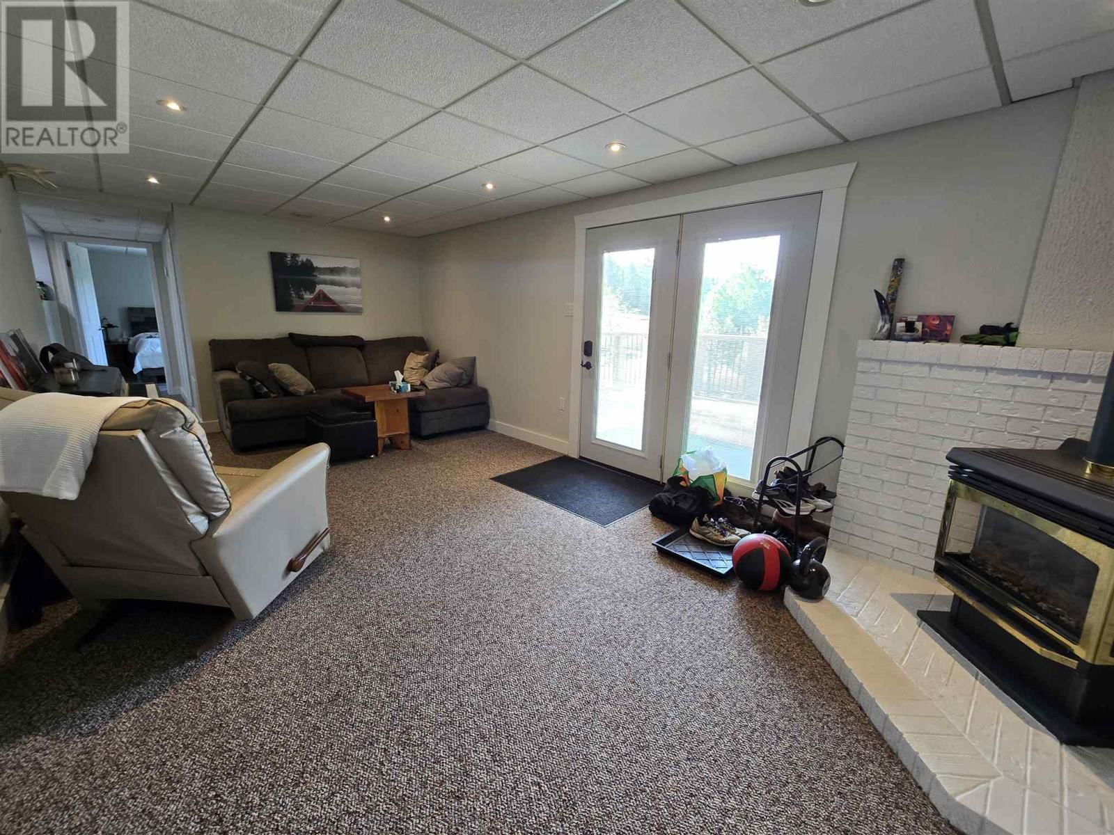 1517 VALLEY DR Image 32