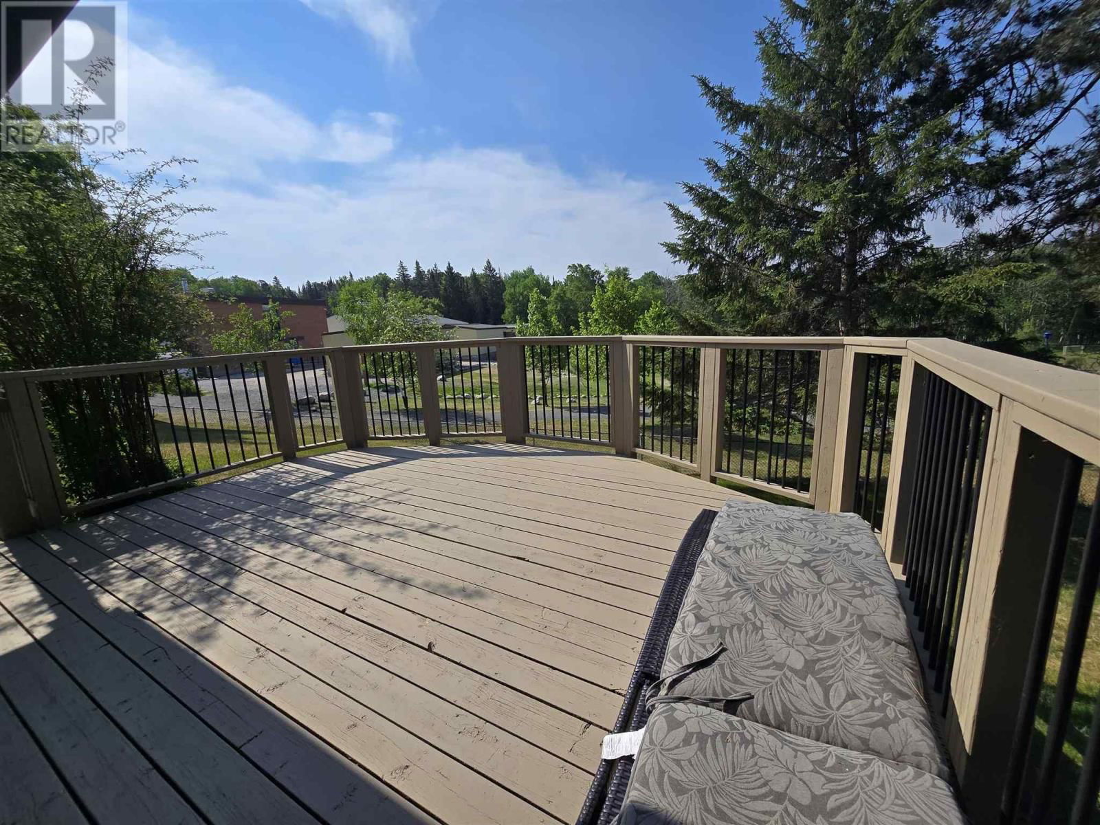 1517 VALLEY DR Image 37